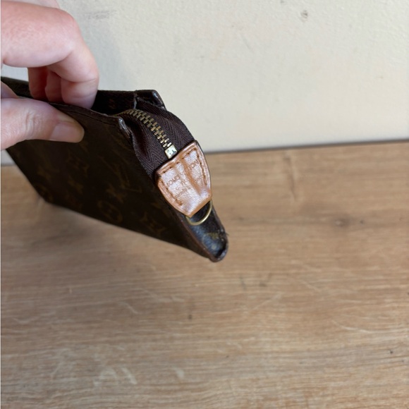 Authentic Louis Vuitton monogram case - Picture 2 of 8